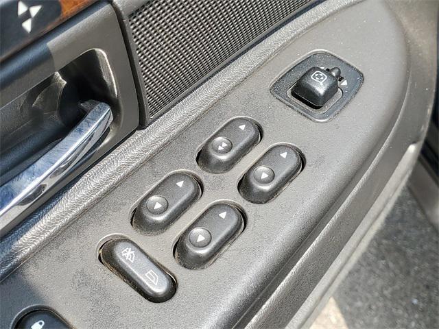 Photo of 2005 Black Clearcoat Mercury Grand Marquis