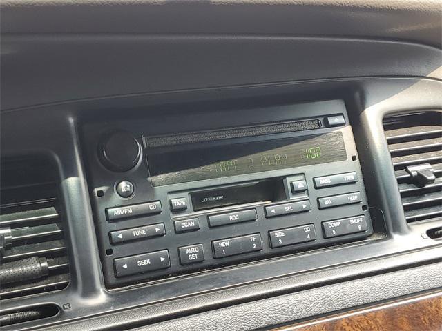 Photo of 2005 Black Clearcoat Mercury Grand Marquis