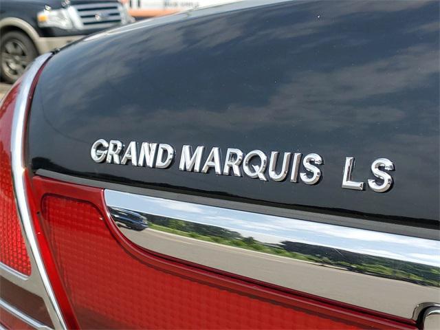 Photo of 2005 Black Clearcoat Mercury Grand Marquis