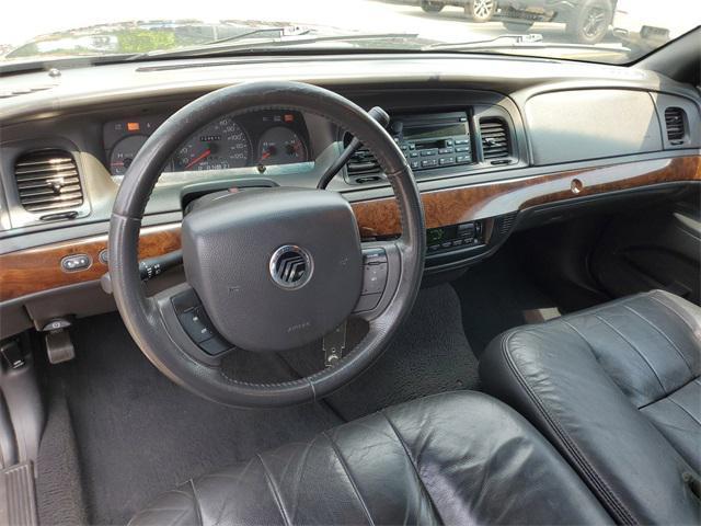 Photo of 2005 Black Clearcoat Mercury Grand Marquis