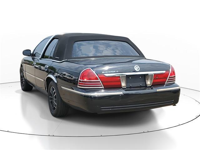 Photo of 2005 Black Clearcoat Mercury Grand Marquis