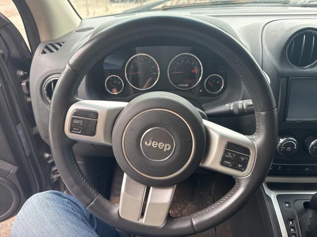 Photo of 2017 Granite Crystal Metallic Clearcoat Jeep Compass