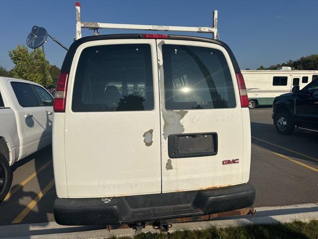 Photo of 2008 Summit White GMC Savana 3500