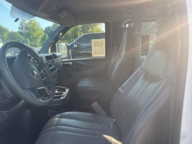 Photo of 2008 Summit White GMC Savana 3500