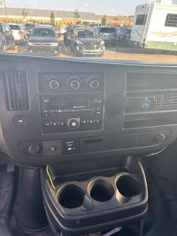 Photo of 2008 Summit White GMC Savana 3500