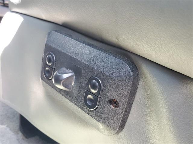 Photo of 2006 Silver Clearcoat Metallic Ford E150