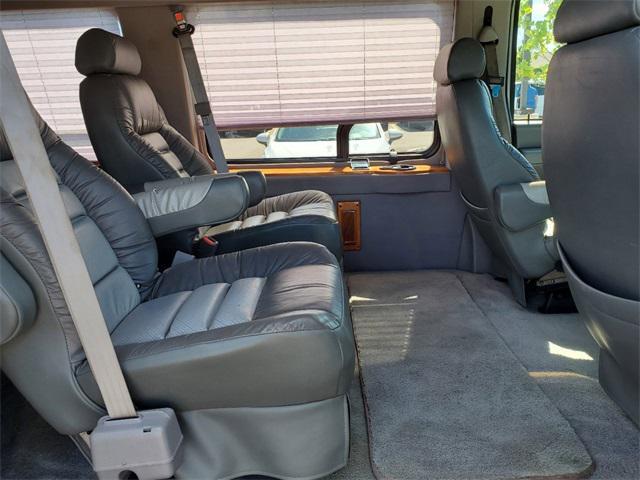 Photo of 2006 Silver Clearcoat Metallic Ford E150