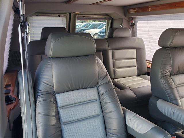 Photo of 2006 Silver Clearcoat Metallic Ford E150