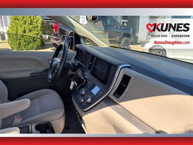 Photo of 2016 Midnight Black Metallic Toyota Sienna