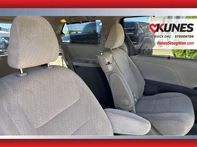 Photo of 2016 Midnight Black Metallic Toyota Sienna