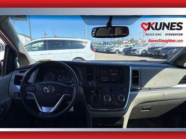 Photo of 2016 Midnight Black Metallic Toyota Sienna