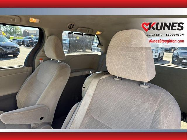 Photo of 2016 Midnight Black Metallic Toyota Sienna