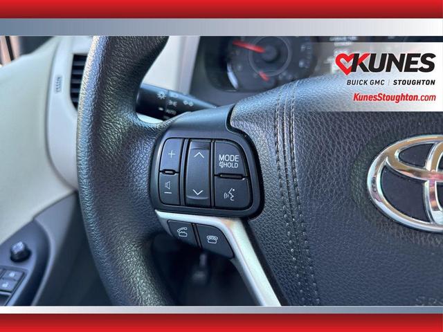 Photo of 2016 Midnight Black Metallic Toyota Sienna