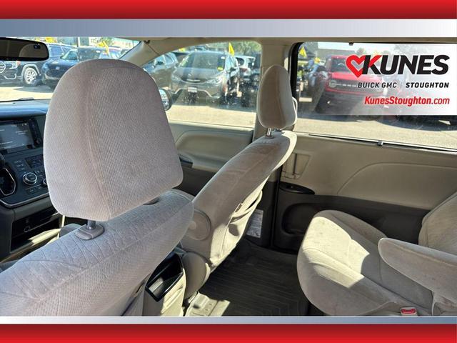 Photo of 2016 Midnight Black Metallic Toyota Sienna