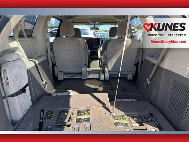 Photo of 2016 Midnight Black Metallic Toyota Sienna