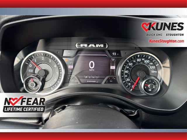 Photo of 2024 Diamond Black Crystal Pearlcoat RAM 1500