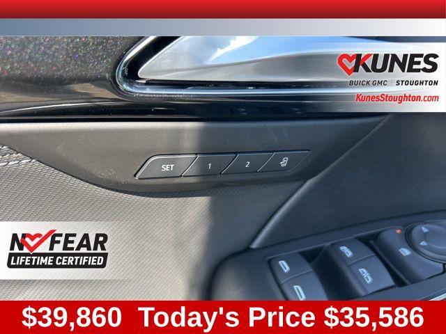 Photo of 2025 Summit White Buick Envision