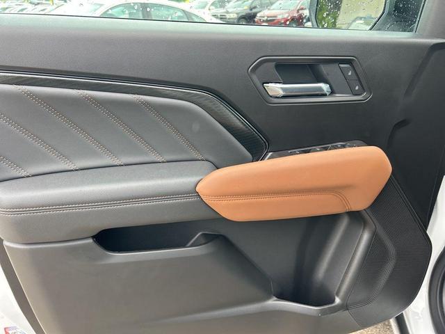Photo of 2025 Summit White GMC Canyon