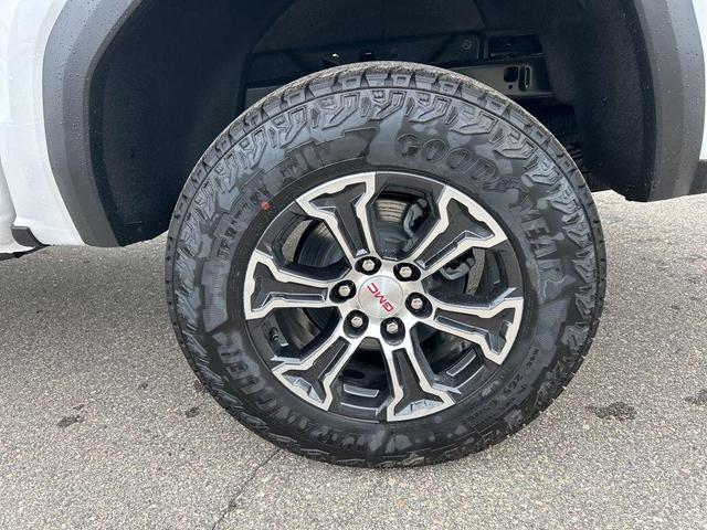 Photo of 2025 Summit White GMC Canyon