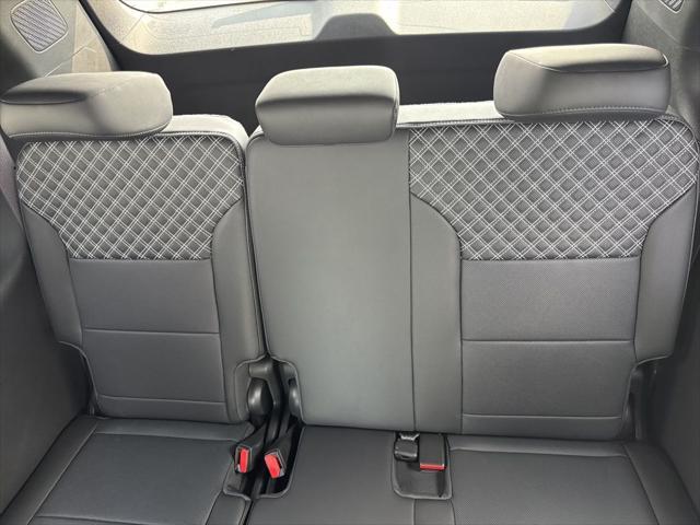 Photo of 2025 Summit White GMC Acadia