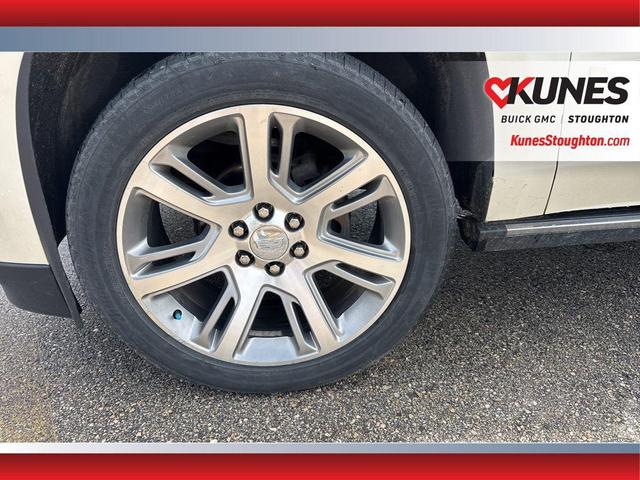 Photo of 2015 White Diamond Tricoat Cadillac Escalade