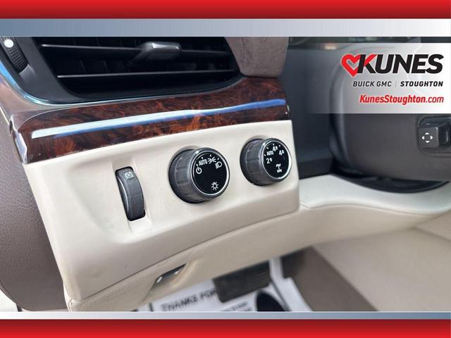 Photo of 2015 White Diamond Tricoat Cadillac Escalade