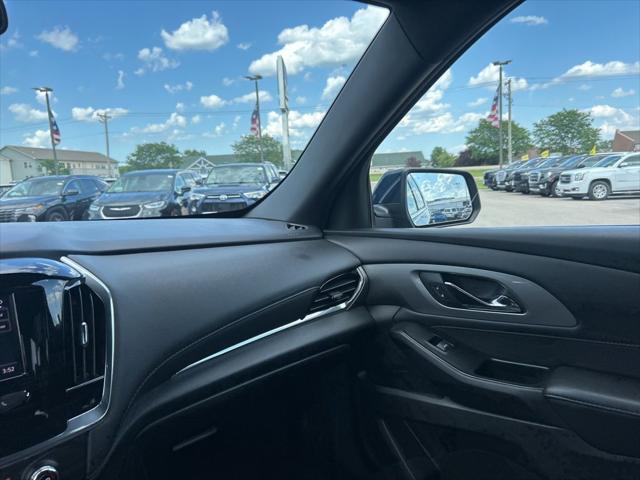Photo of 2023 Northsky Blue Metallic Chevrolet Traverse