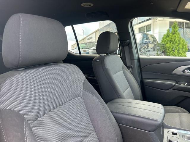 Photo of 2023 Northsky Blue Metallic Chevrolet Traverse