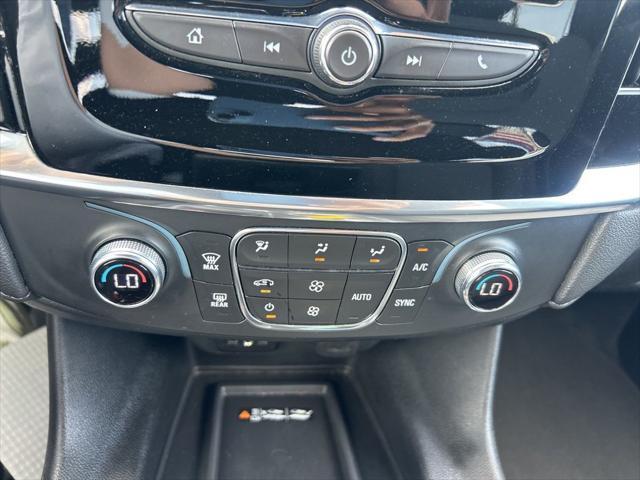 Photo of 2023 Northsky Blue Metallic Chevrolet Traverse