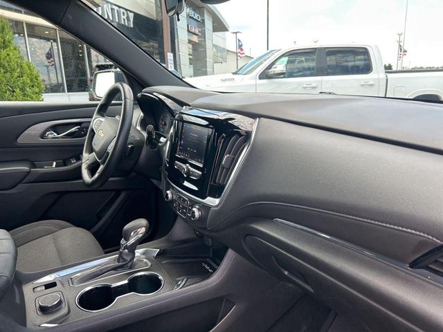 Photo of 2023 Northsky Blue Metallic Chevrolet Traverse