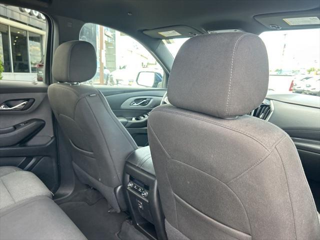 Photo of 2023 Northsky Blue Metallic Chevrolet Traverse