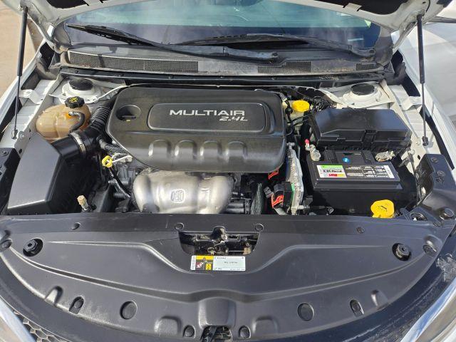 Photo of 2015 White Chrysler 200