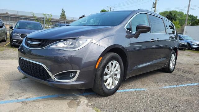 Photo of 2019 Magnetic Grey Metallic Chrysler Pacifica