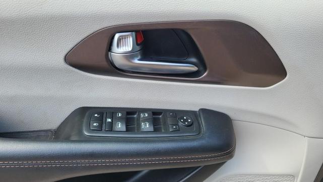Photo of 2019 Magnetic Grey Metallic Chrysler Pacifica