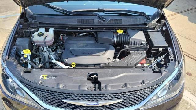 Photo of 2019 Magnetic Grey Metallic Chrysler Pacifica