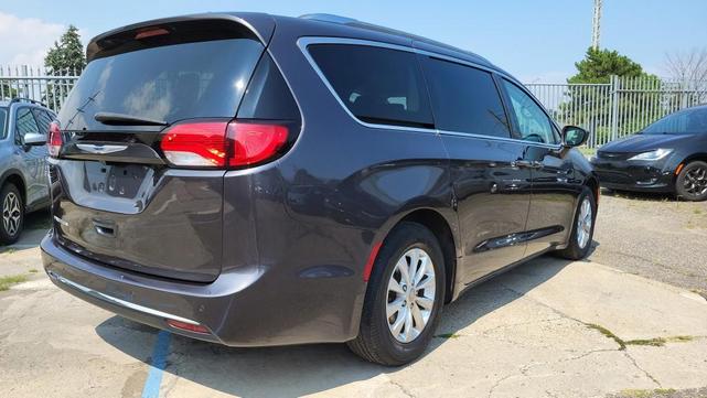 Photo of 2019 Magnetic Grey Metallic Chrysler Pacifica