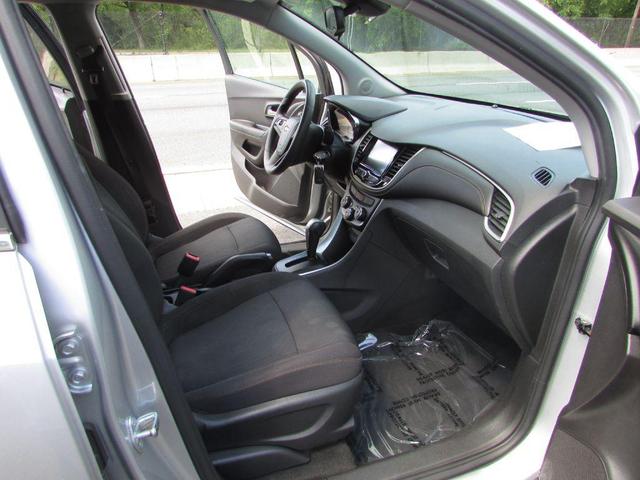 Photo of 2017 Silver Chevrolet Trax