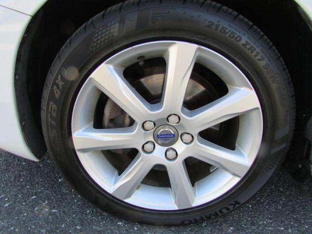 Photo of 2016 Ice White Volvo S60