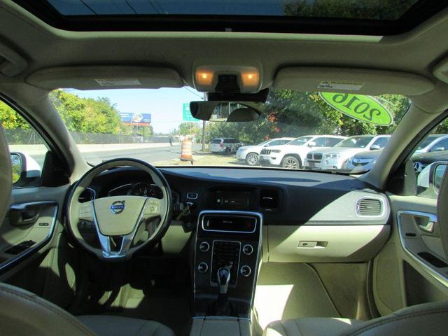 Photo of 2016 Ice White Volvo S60