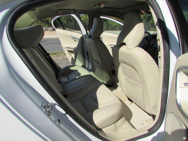 Photo of 2016 Ice White Volvo S60