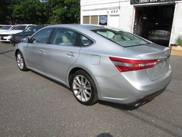 Photo of 2014 Silver Toyota Avalon