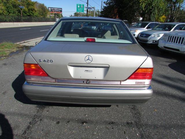 Photo of 1995 Gold Mercedes-Benz S-Class