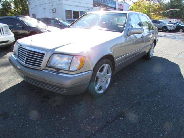 Photo of 1995 Gold Mercedes-Benz S-Class