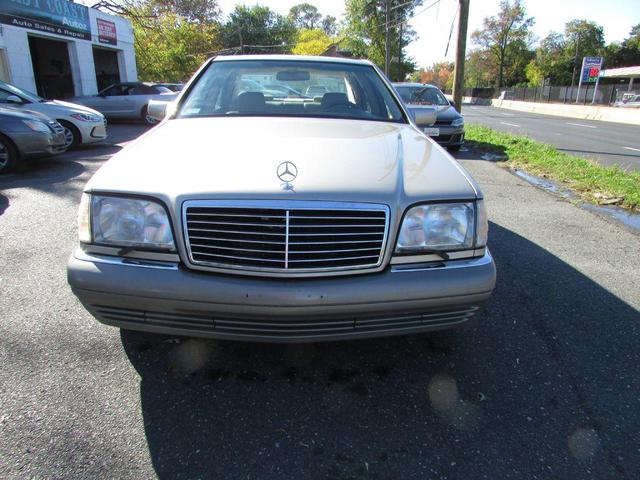 Photo of 1995 Gold Mercedes-Benz S-Class