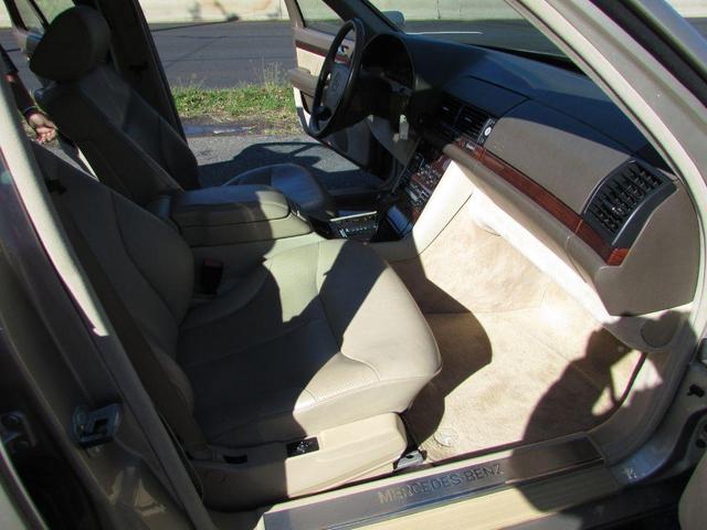 Photo of 1995 Gold Mercedes-Benz S-Class
