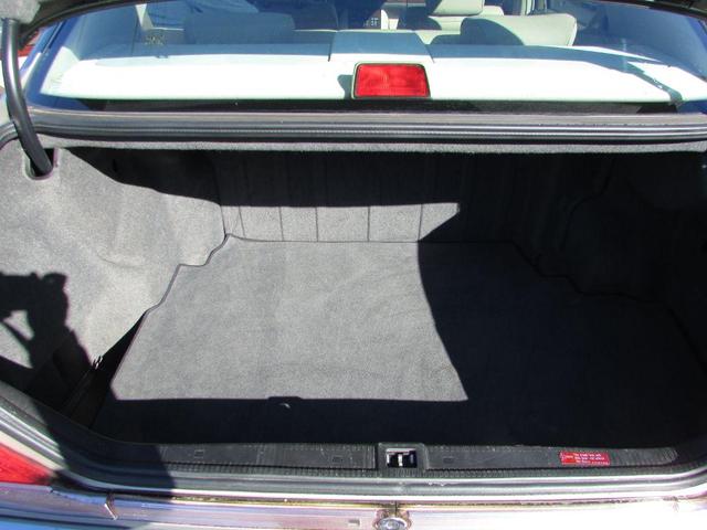 Photo of 1995 Gold Mercedes-Benz S-Class