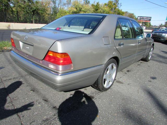 Photo of 1995 Gold Mercedes-Benz S-Class