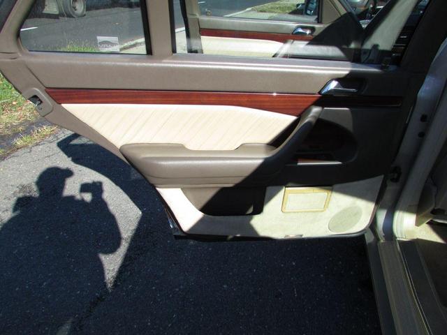 Photo of 1995 Gold Mercedes-Benz S-Class