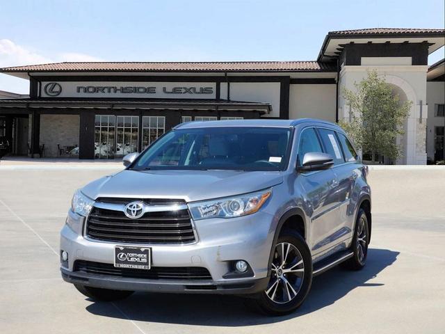 Photo of 2016 Silver Sky Metallic Toyota Highlander