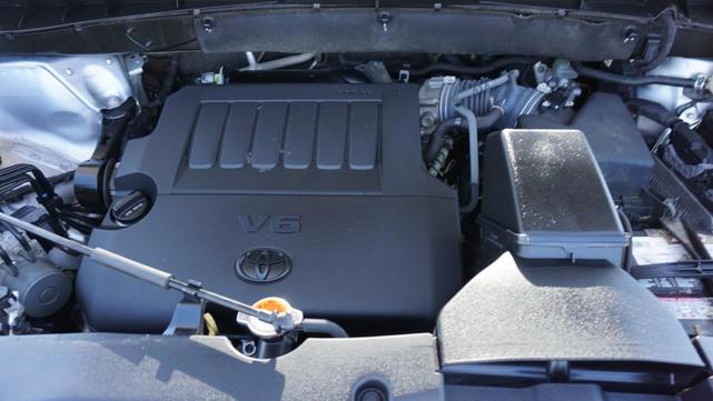 Photo of 2016 Silver Sky Metallic Toyota Highlander